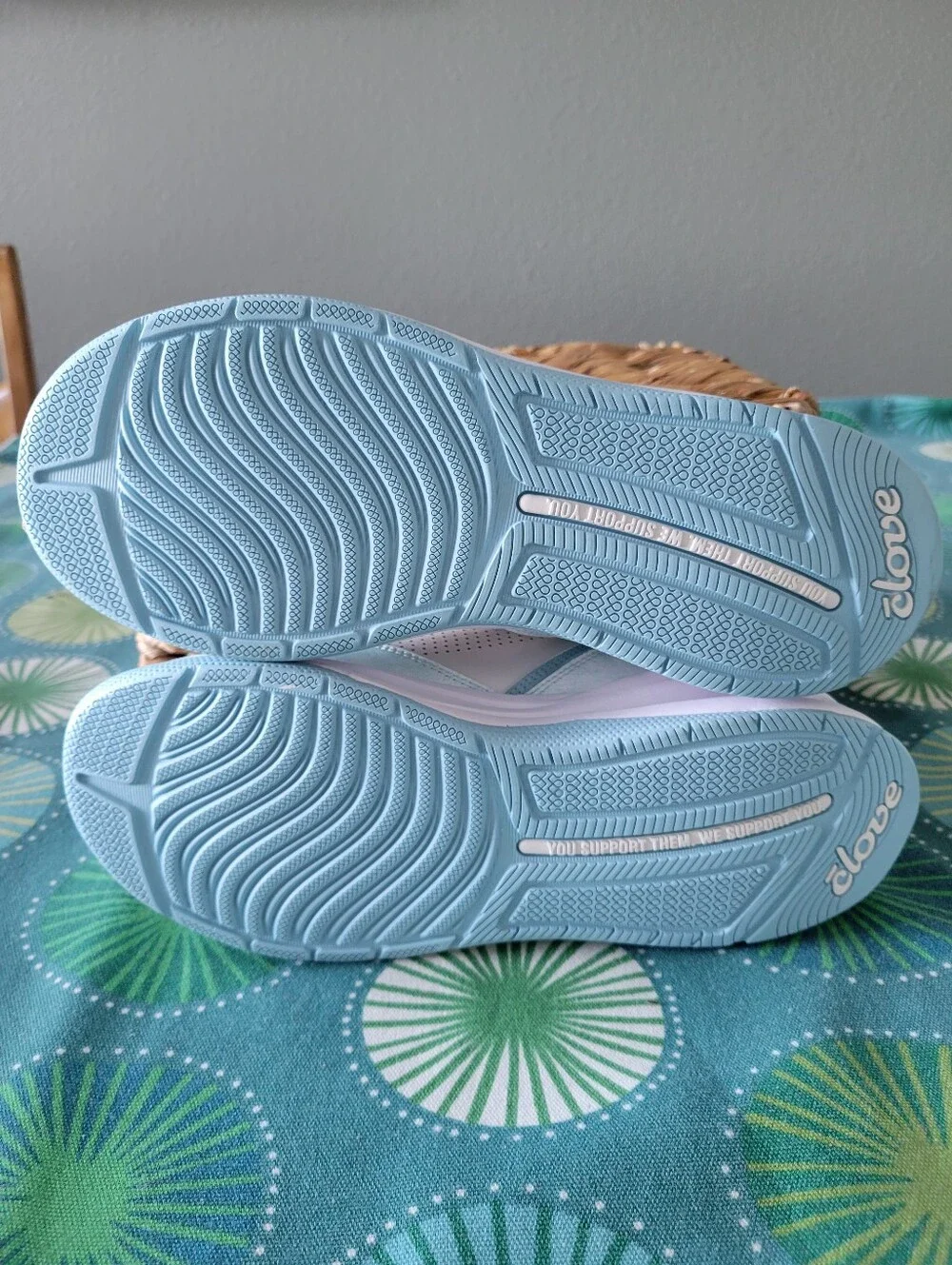 Clove Clove Women's Strada White /Brushed Aqua Athletic Lace up Shoe Size 8.5